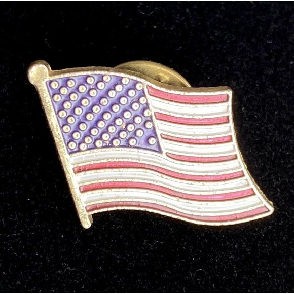 Vintage Enamel US Flag Pin For Lapel Hat Lanyard Patriotic American Pinback - Picture 1 of 5